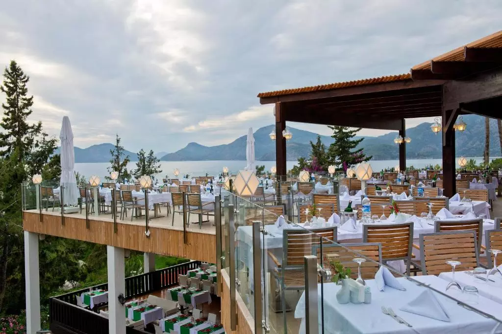 رستوران فضای باز هتل لیبرتی لیکیا فتحیه